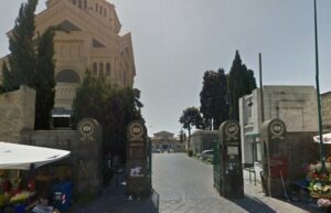 Proteste al cimitero di Poggioreale, parenti dei deceduti in rivolta