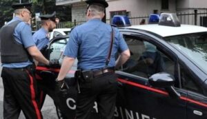 Sant'Antimo, costringevano le vittime a vendere appartamenti al clan Puca: 2 arresti