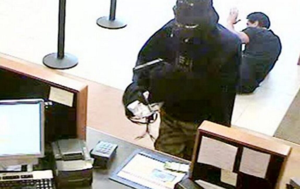 Rapina in banca al Centro Direzionale di Napoli