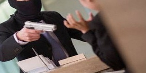 Giugliano, rapina a mano armata in pieno giorno