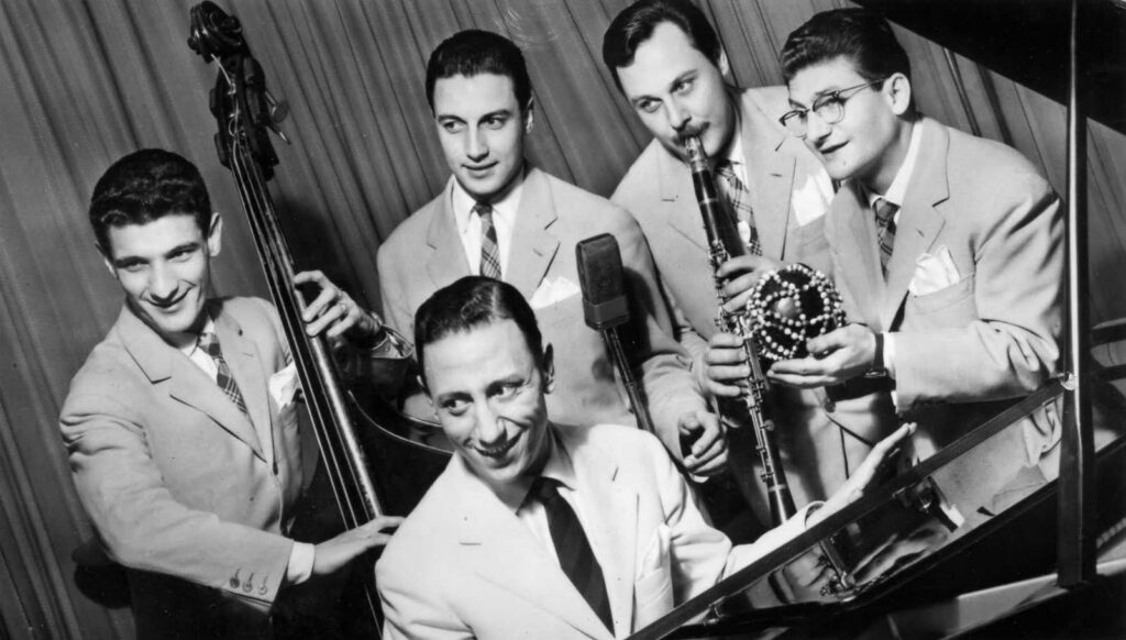 Renato Carosone oggi avrebbe compiuto 96 anni: la verità sul misterioso ritiro dalle scene del musicista napoletano