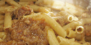 Genovese napoletana: la ricetta della tradizione