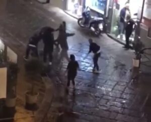 Brutale pestaggio a Savona, in 5 contro un ragazzo di 22 anni