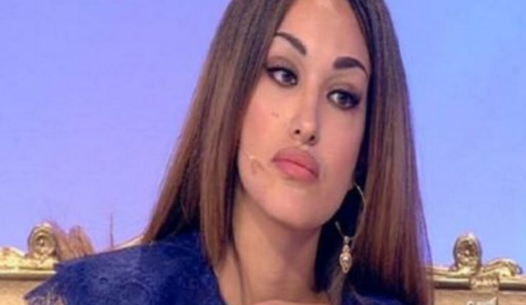 Rosa Perrotta videoclip sexy con Fabrizio Corona, il passato della tronista