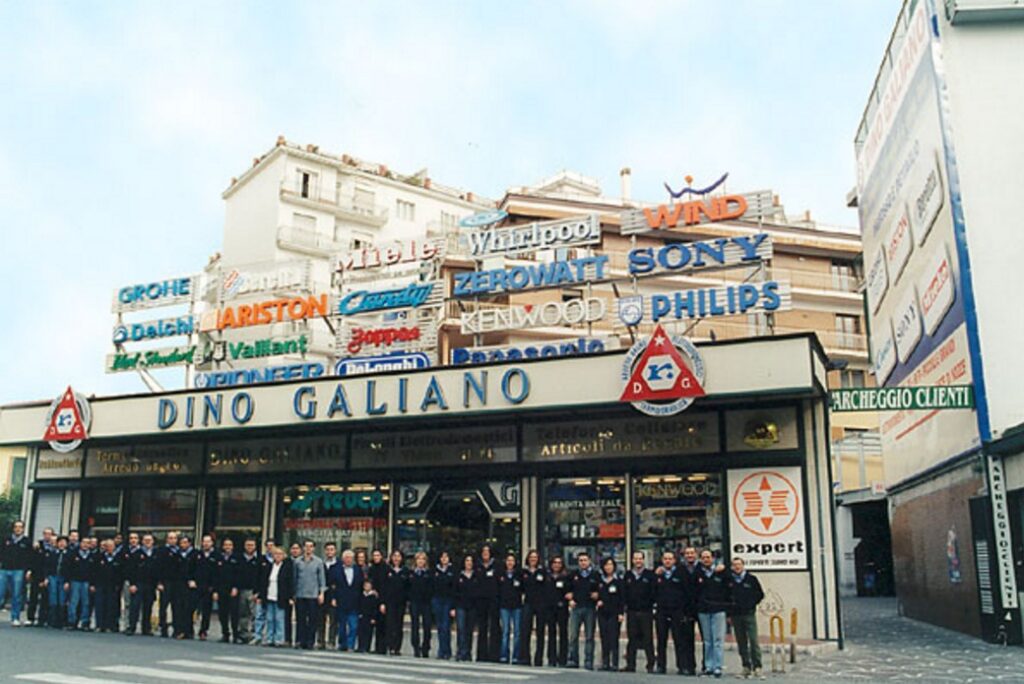 Ruba nel negozio, Galiano Dino S.r.l. diffonde foto su Facebook per acciuffare il ladro