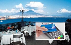 Fine settimana romantico e di svago a Napoli rubando il bancomat dell'amico