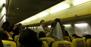 Addio al celibato in volo per Amsterdam: 13 persone fermate