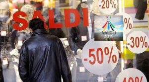 Saldi in Campania, la regione anticipa le date in vista delle Universiadi