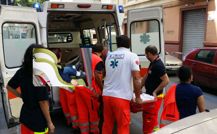 Infermiere eroe salva bimbo di 3 anni: "Stava soffocando a causa di una monetina"