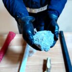 Salvini a Napoli, scontri tra manifestanti e polizia: cariche e lanci di bombe carta