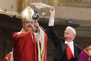 San Gennaro, ecco il miracolo: si è sciolto il sangue del Santo Patrono