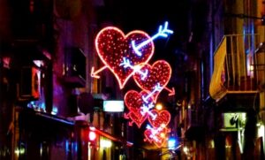 San Valentino 2016: si accendono le luminarie di Chiaia