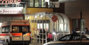 Sangue a Napoli, reagisce a rapina e viene ferito a colpi d'arma da fuoco