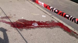 rapina imprenditore volla reagisce