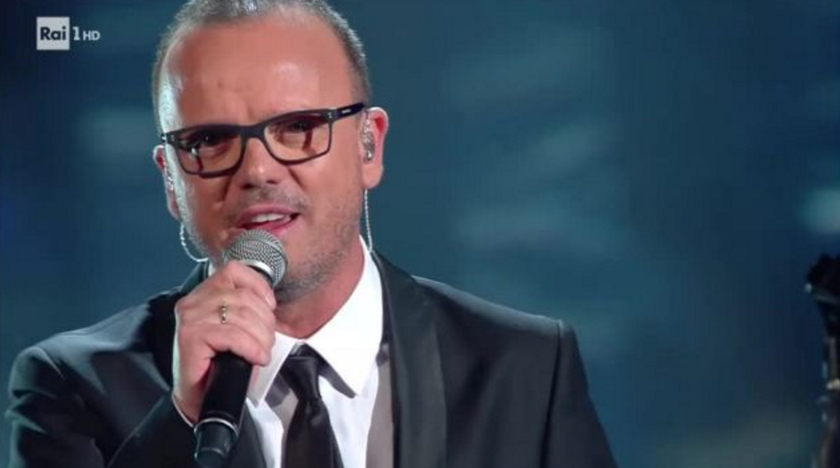 gigi d'alessio canta l'immensità
