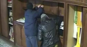 Sant'Antimo, chiesa profanata: dei criminali compiono il sacrilegio e rubano tutto