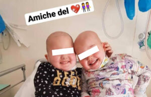 "Amicizia, aiuto e sorrisi", la foto scattata al Pausilipon che ha commosso il web
