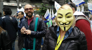 Sciopero a Napoli, centro città bloccato: i sindacati contro la privatizzazione delle poste