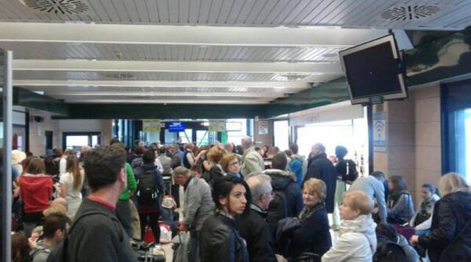 Sciopero aerei 9 aprile 2016: caos a Napoli