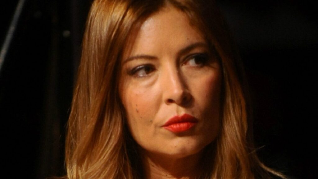 Selvaggia Lucarelli contro il sindaco di Avellino: "Attendiamo i lanciafiamme di De Luca"