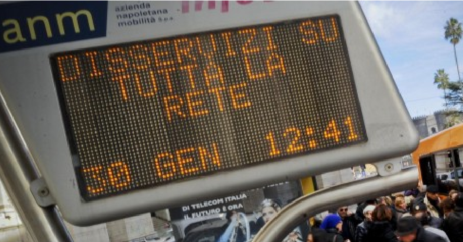 Settimana nera per i trasporti napoletani: si fermano bus, treni e taxi