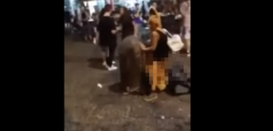 Sesso in pubblico a Napoli, scandalo per l'episodio avvenuto al centro storico