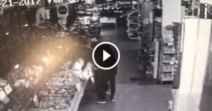 Sfondano un muro e saccheggiano il supermarket: "Banda del buco" a Poggioreale