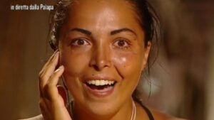 Sorpresa per Nancy Coppola: arriva per la naufraga un regalo inaspettato