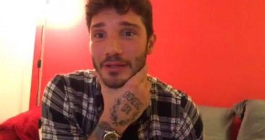 Stefano De Martino hackerato, spariscono i suoi post su Instagram