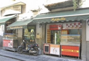 Stesa al Rione Sanità, colpita la pasticceria Poppella