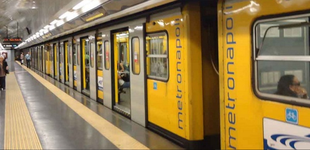 suicidio napoli metro linea 1