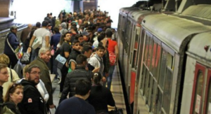 tentato suicidio piazza garibaldi circumvesuviana