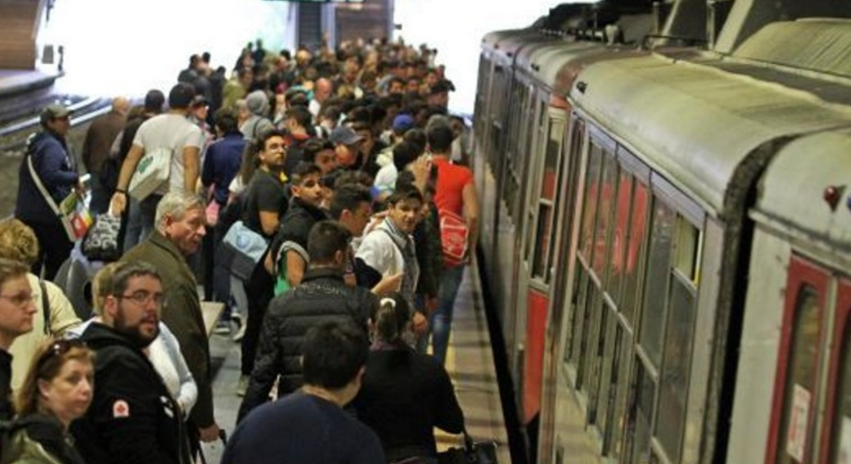 tentato suicidio piazza garibaldi circumvesuviana