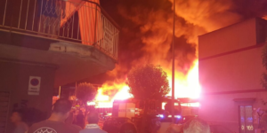 Terribile incendio a Marano spaventa gli abitanti