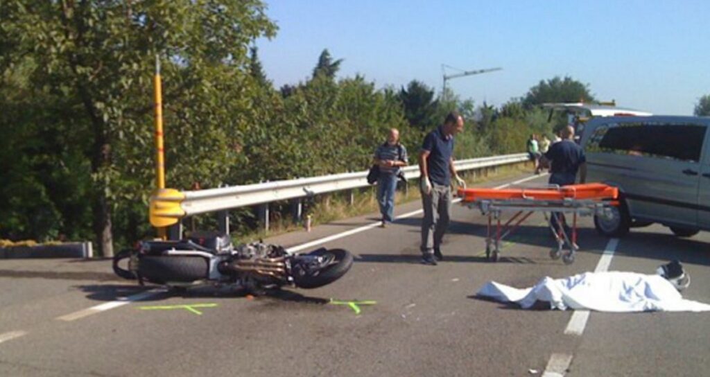 Terribile incidente sul litorale domitio, muore un 15enne