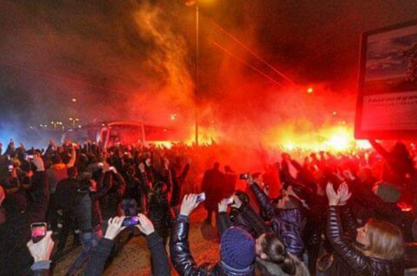 Tifosi Napoli: in tremila ad aspettarli all'aeroporto dopo la partita