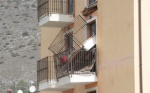 Torre del Greco paura dei residenti: in centro crollano i balconi