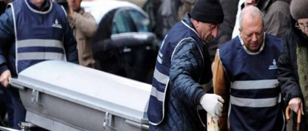 Tragedia a Carinaro, marito trova moglie morta in casa