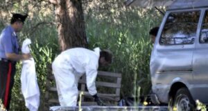 Tragedia nel salernitano: chiama il fidanzato dopo il litigio e si impicca