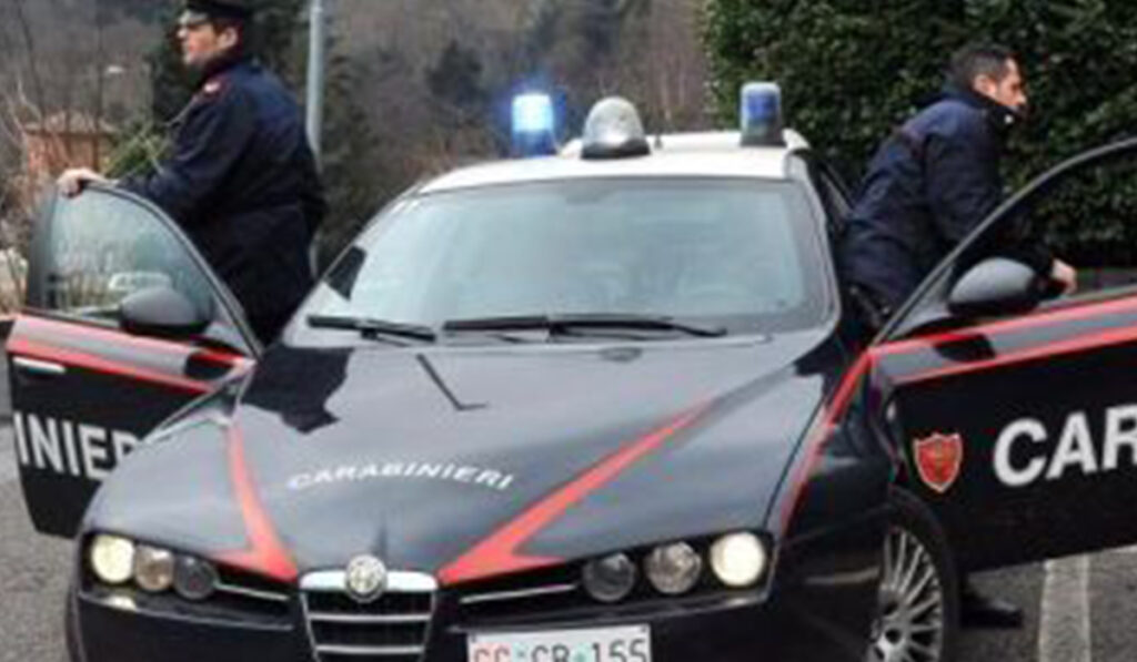 Truffa dello specchietto a Giugliano, "Mi hai rotto l'I-Phone" e scatta il raggiro