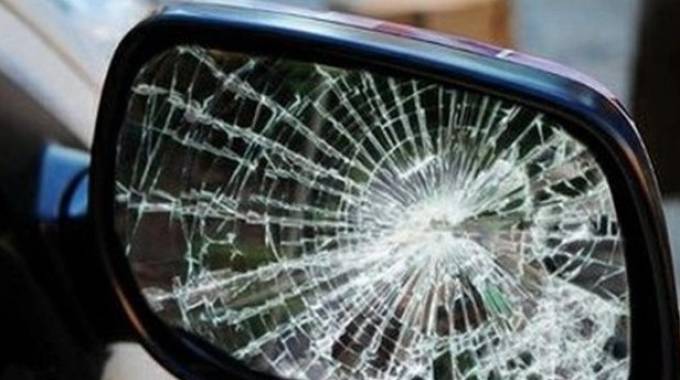 Truffa specchietto rotto Napoli