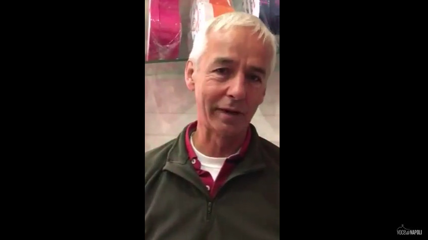 Turista perde il cellulare in un bar di Napoli: il video dei proprietari