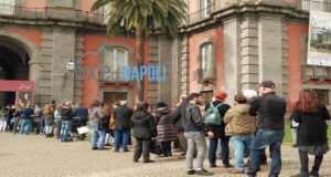 Fila record a Napoli