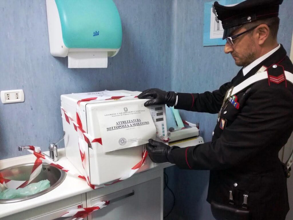 Napoli, carabinieri scoprono a Capodimonte uno studio dentistico abusivo