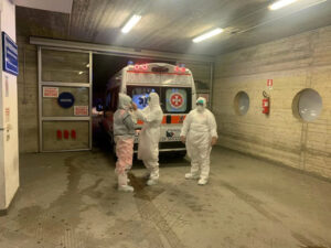 Coronavirus, chi sono i 7 nuovi pazienti contagiati: hanno avuto contatti con il napoletano positivo