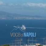 La Rainbow Warrior di Greenpaece arriva nel Golfo di Napoli