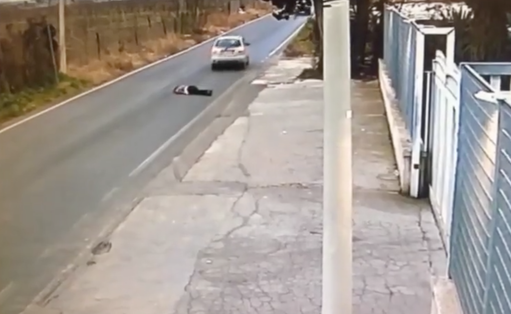 Violenta rapina Giugliano, donna trascinata per la strada dai criminali