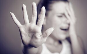 Violenza sessuale Napoli: rumeno prova a violentare una studentessa