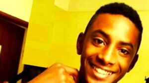 Una serie di politraumi distribuiti tra torace, addome e collo, che hanno causato uno shock traumatico e indotto l'arresto cardiaco.