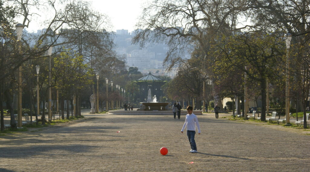 Napoli, Villa Comunale: via il tufo, in arrivo una nuova pavimentazione